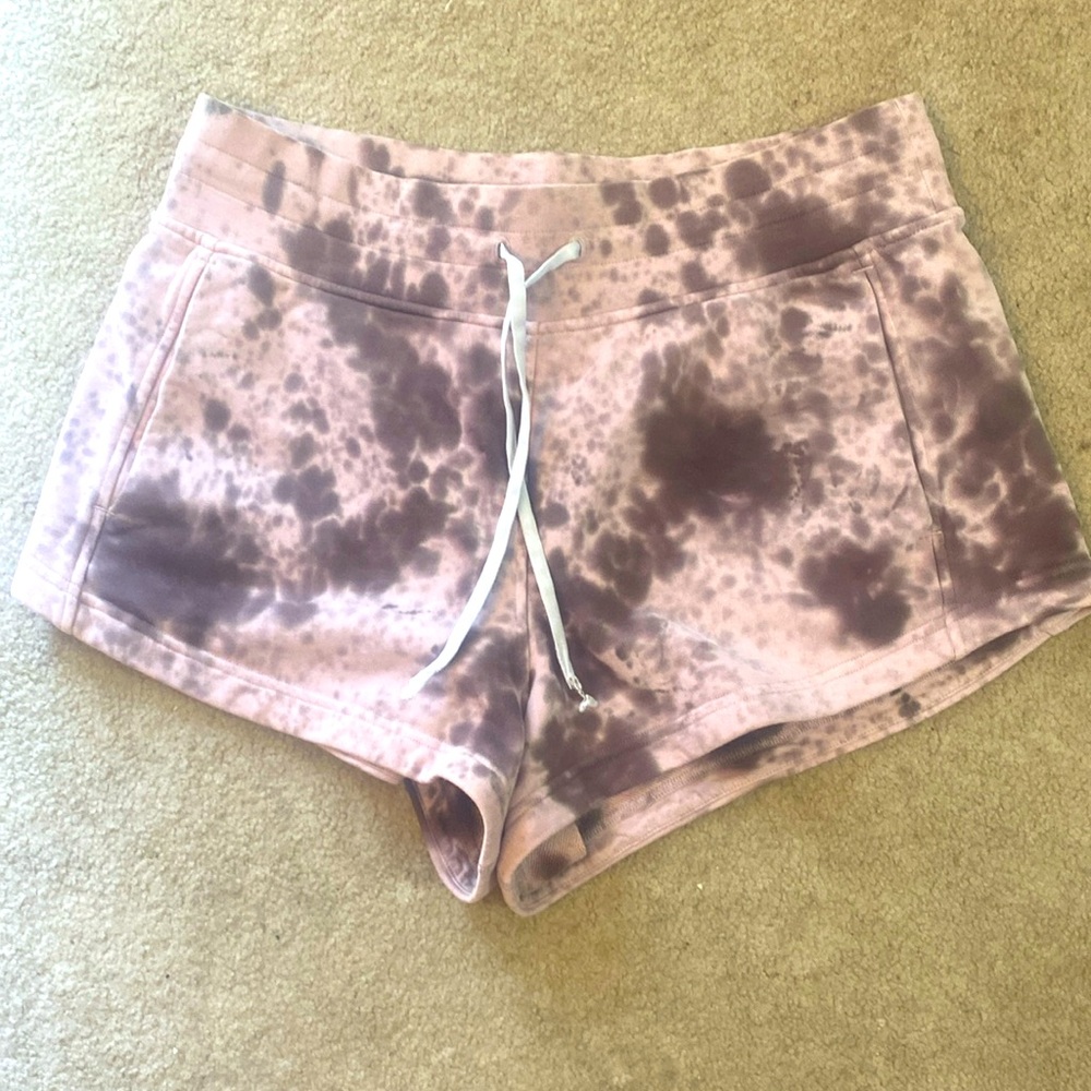 8004- Lululemon Inner Glow Short 3" *Terry
Marble Dye Silky French Press